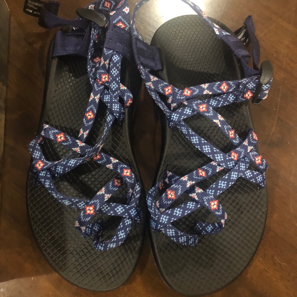 Women’s Chacos NEW